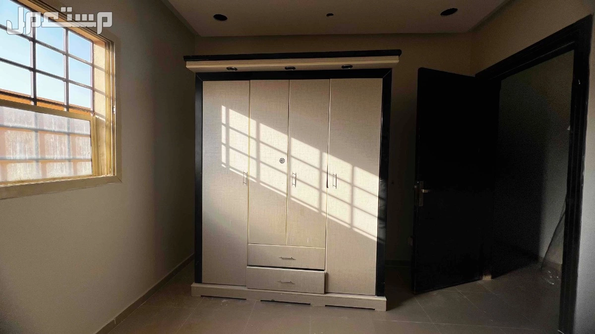 دولاب ملابس في الرياض حي الحزم على السوم