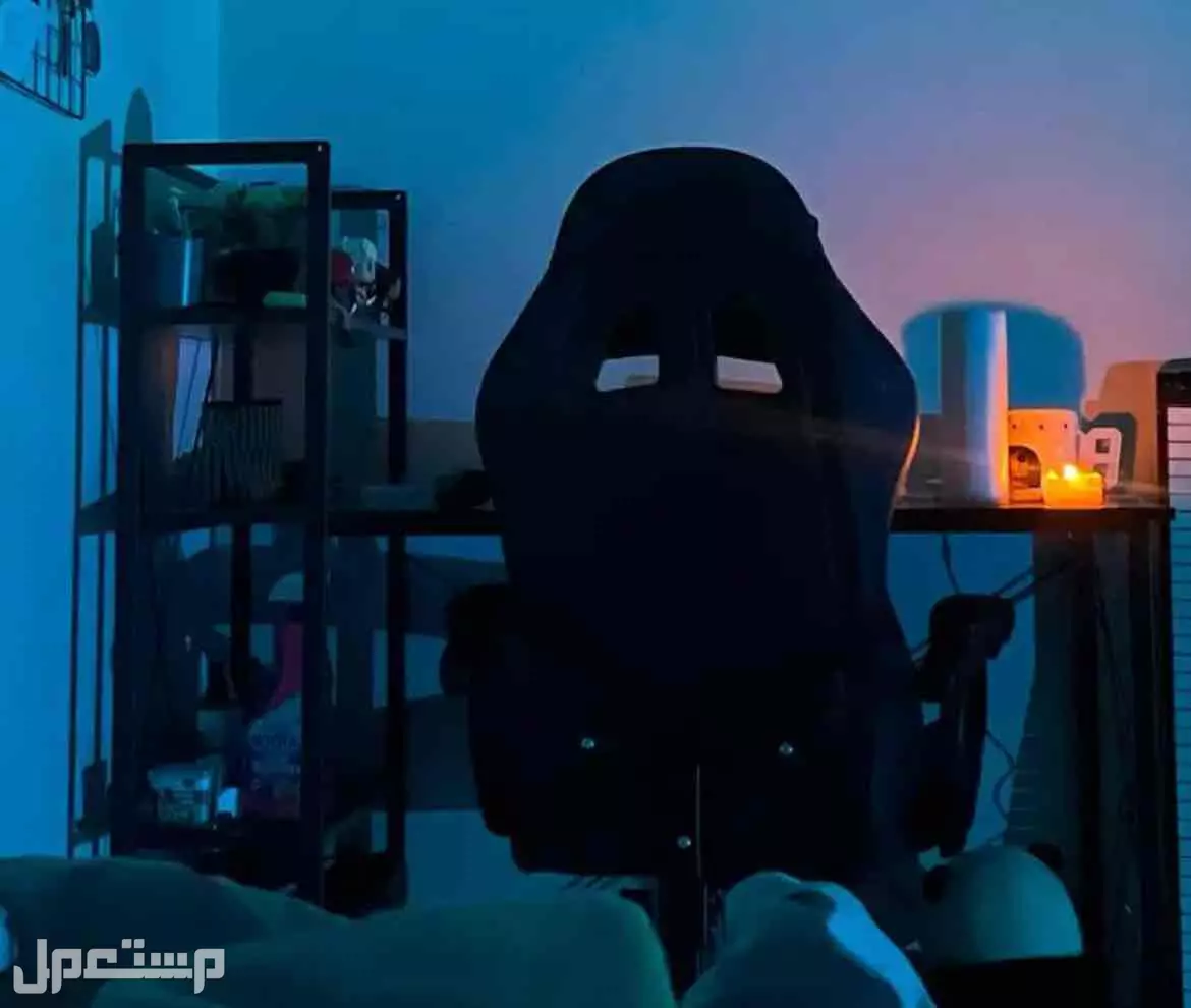 للبيع كرسي قيمنق و طاوله ب  في تبوك بسعر 450 ريال سعودي