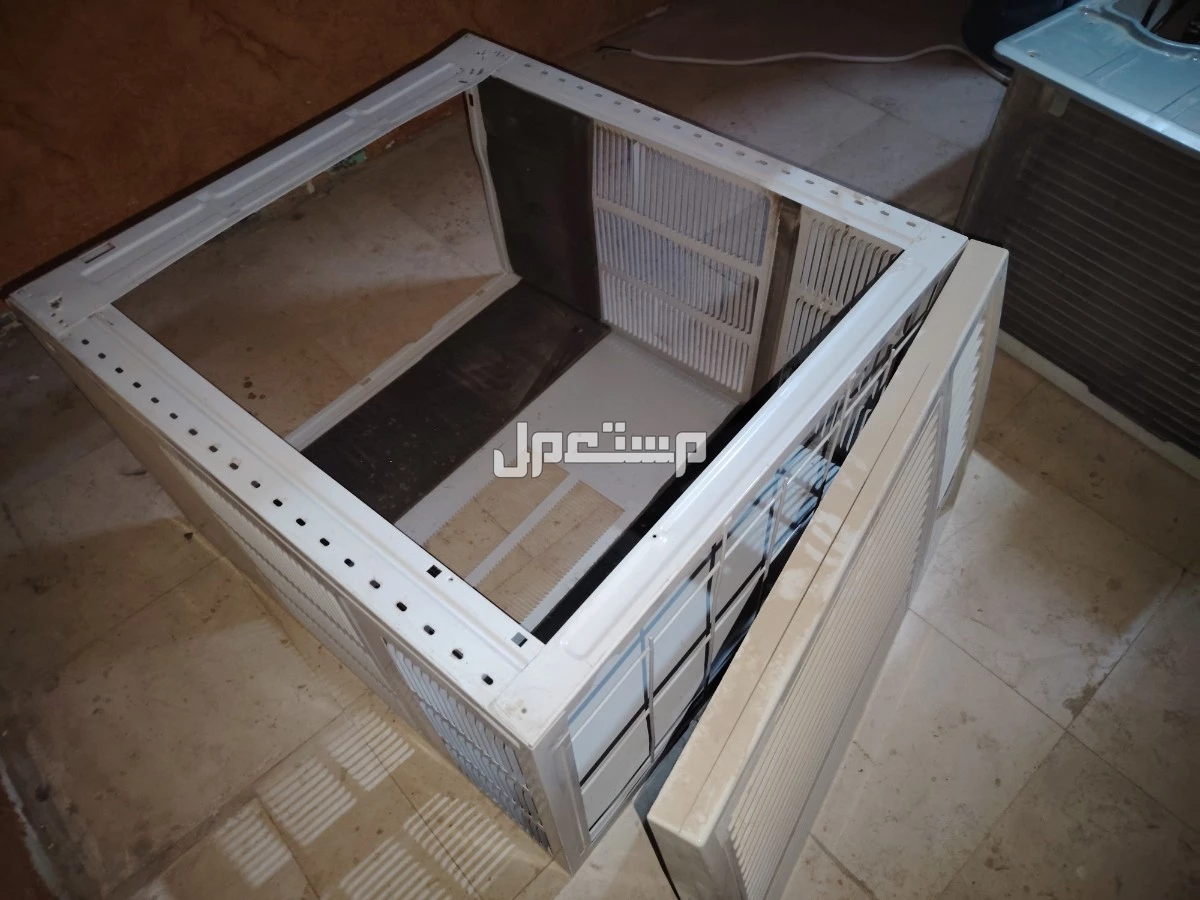 مكيف شباك جديد استعمل شهر واحد سبب البيع عشان اشتريت مكيف اسبلت تواصل فقط واتساب فقط