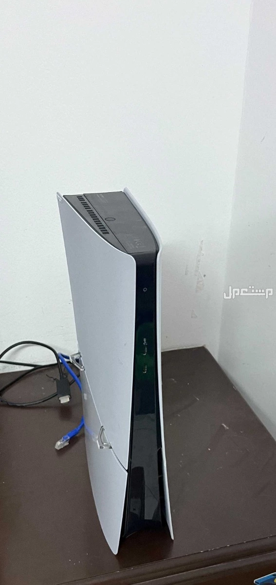 بلاستيشن سليم للبيع شبه جديد استخدام سنه فقط في الرياض بسعر 1800 قابل للتفاوض ريال سعودي