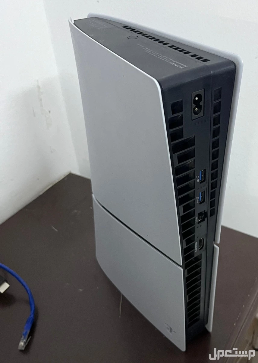 بلاستيشن سليم للبيع شبه جديد استخدام سنه فقط في الرياض بسعر 1800 قابل للتفاوض ريال سعودي