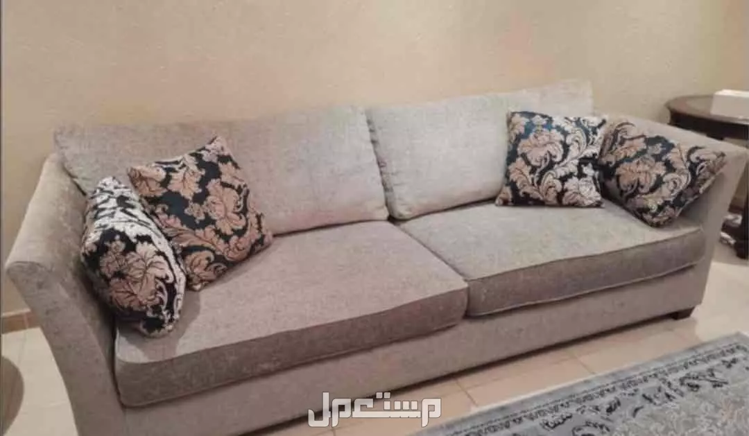 كنب من 3 قطع في جدة بسعر 1500 ريال سعودي