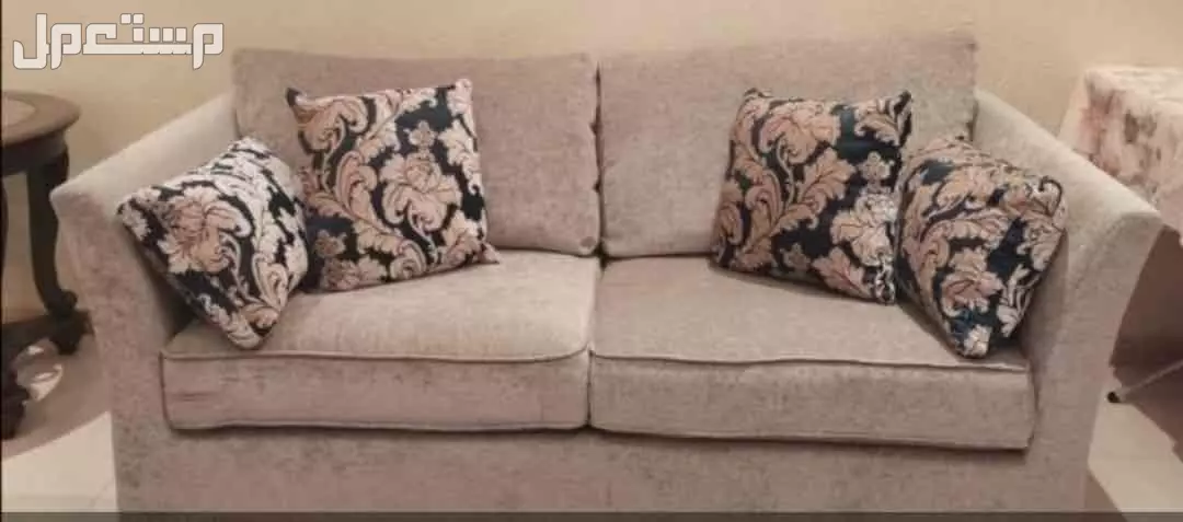 كنب من 3 قطع في جدة بسعر 1500 ريال سعودي