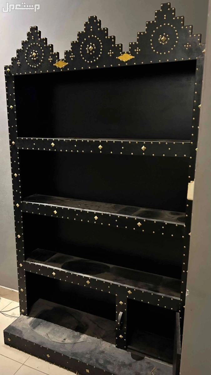 دولاب تخزين تراثي اسود منقش ذهبي للبيع ( السعر على السوم )