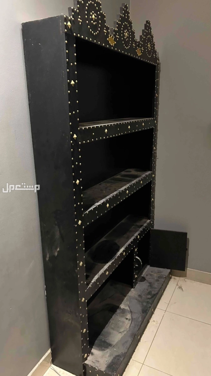 دولاب تخزين تراثي اسود منقش ذهبي للبيع ( السعر على السوم )