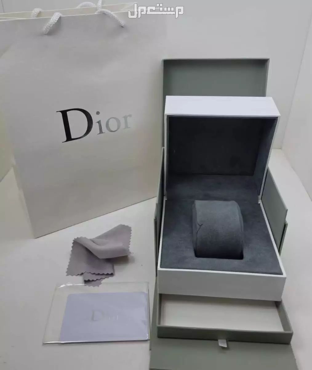علبه ديور الاصليه مع الملحقات الماركه الاصليه كامله في الرياض بسعر 300 ريال سعودي