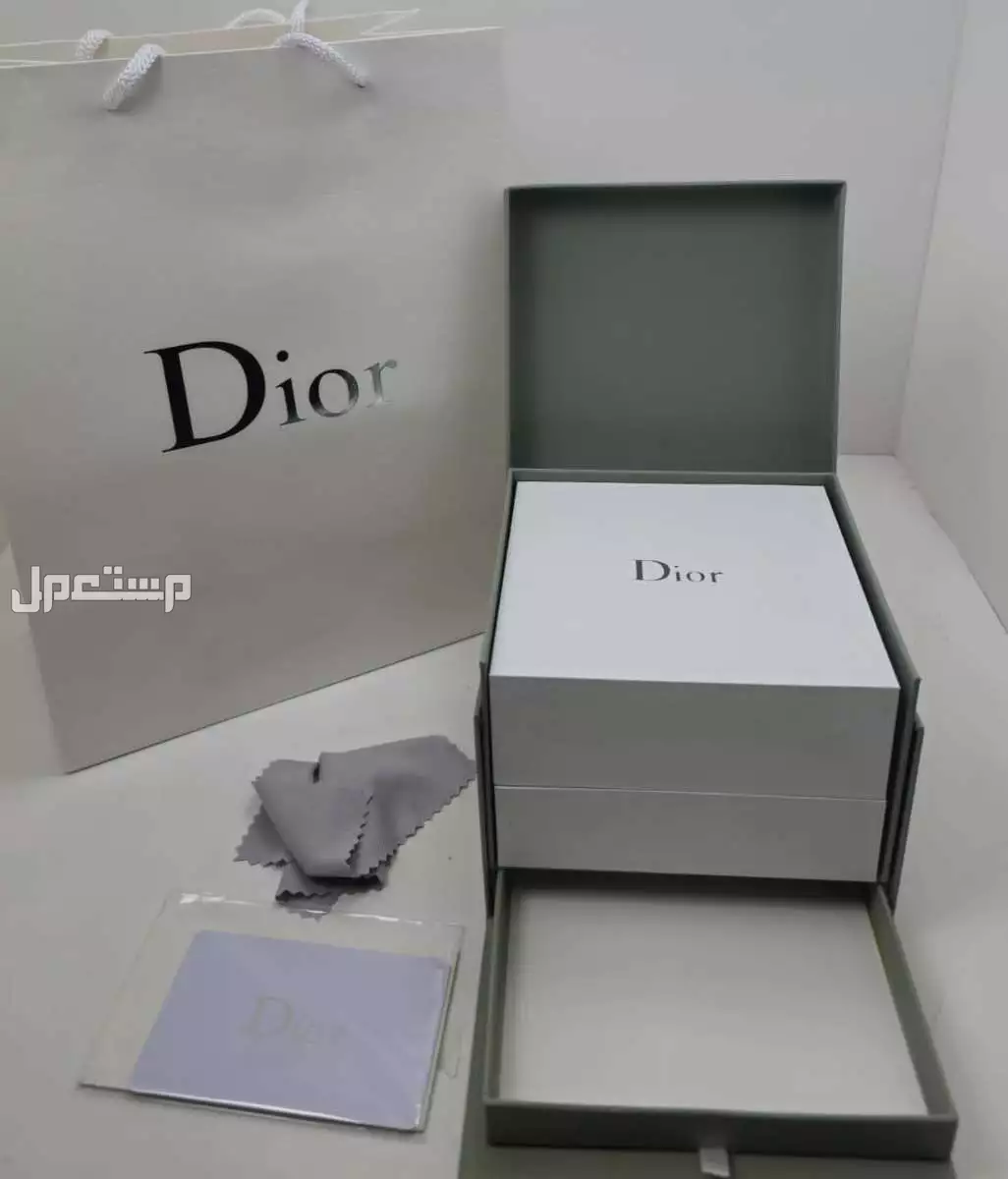 علبه ديور الاصليه مع الملحقات الماركه الاصليه كامله في الرياض بسعر 300 ريال سعودي