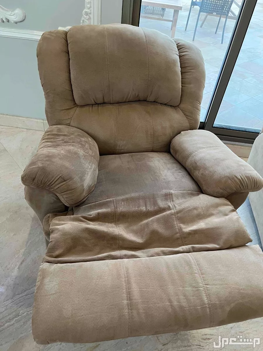 كنب استرخاء قطعة واحدة للبيع في الخبر بسعر 100 ريال سعودي