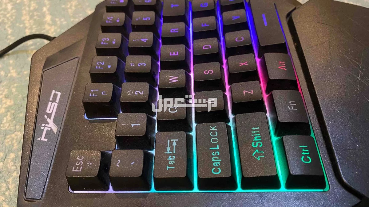 كيبورد v100 مع ماوس قيمنق للبيع