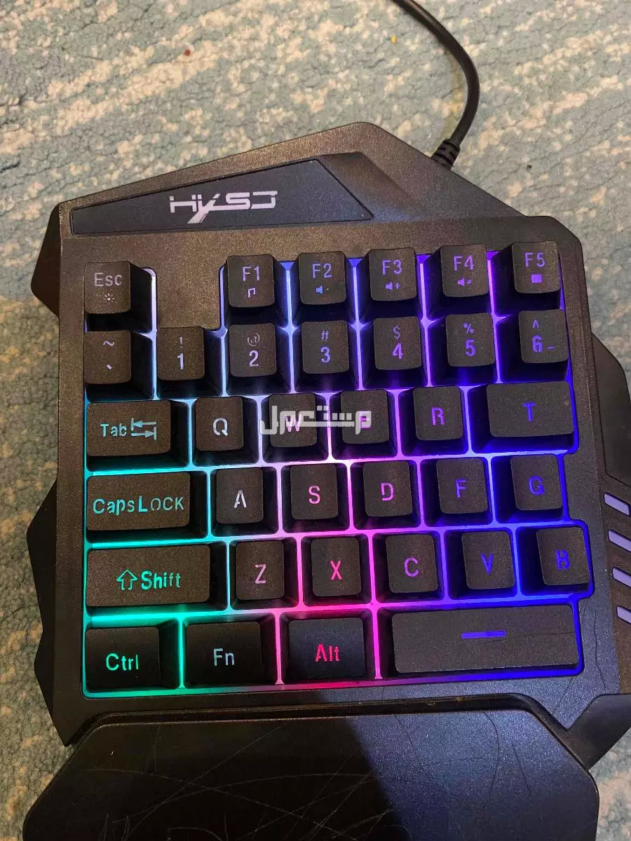 كيبورد v100 مع ماوس قيمنق للبيع