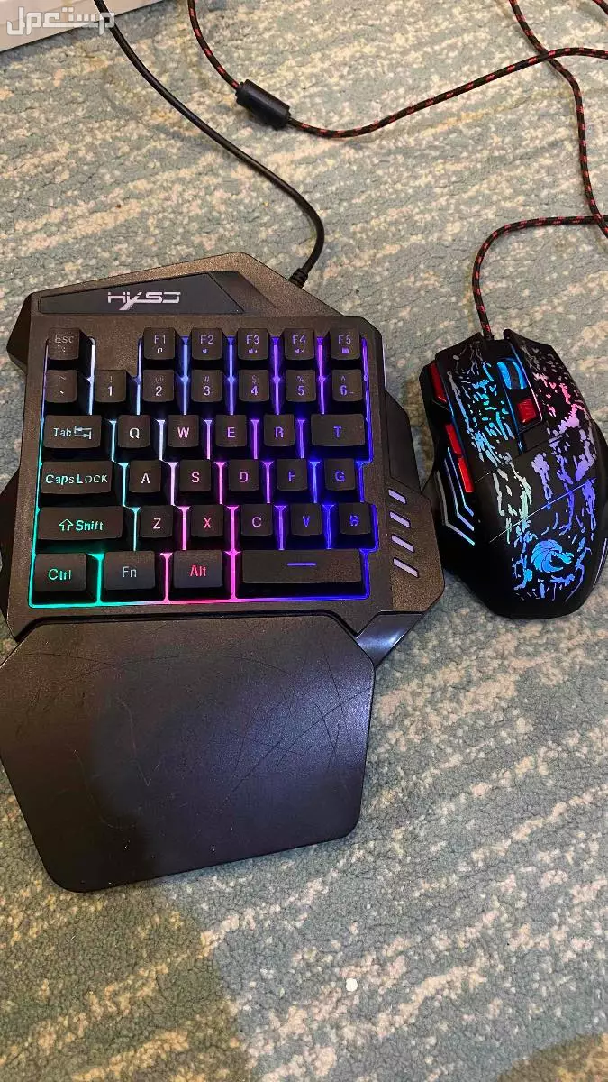 كيبورد v100 مع ماوس قيمنق للبيع