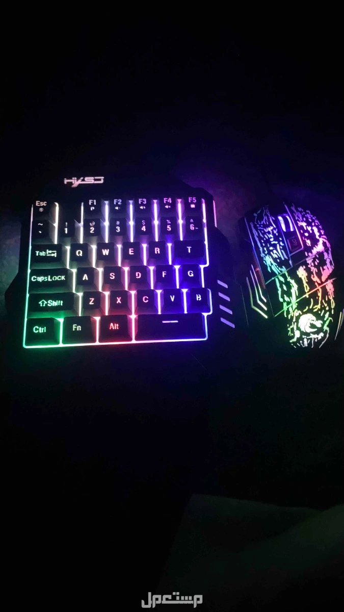 كيبورد v100 مع ماوس قيمنق للبيع