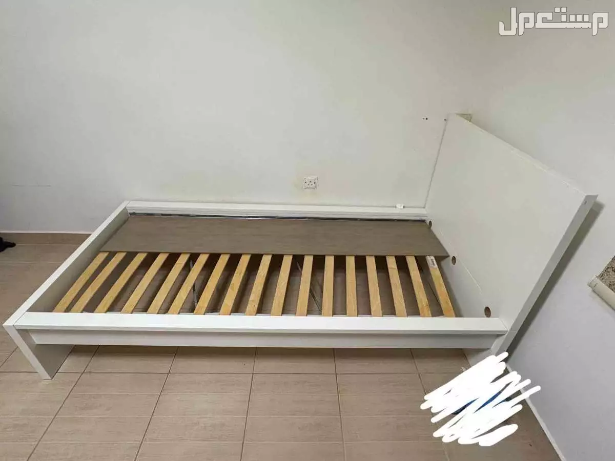 اثاث غرفة للبيع بالكامل بسعر 500 اثاث غرفة نوم من ايكيا   سرير فردي 90*200 دولاب  طاولة تسريحة