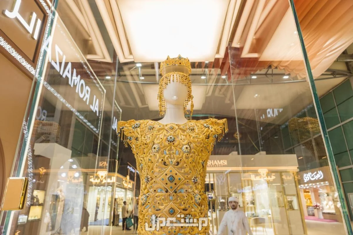 "حلة دبي" من "الرميزان" تدخل غينيس للأرقام القياسية عن فئة أثقل فستان ذهبي في العالم