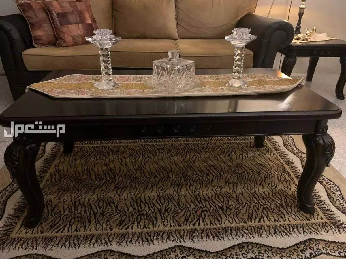 حي الروضه في الرياض طقم كنب بحاله جيده مع 3 طاولات