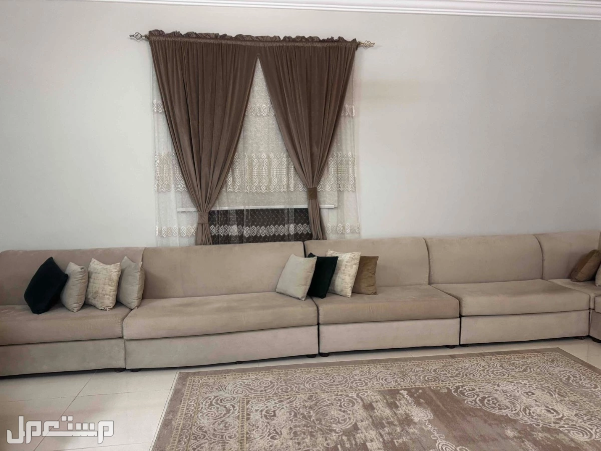 كنب مجلس في جدة بسعر ألفين ريال