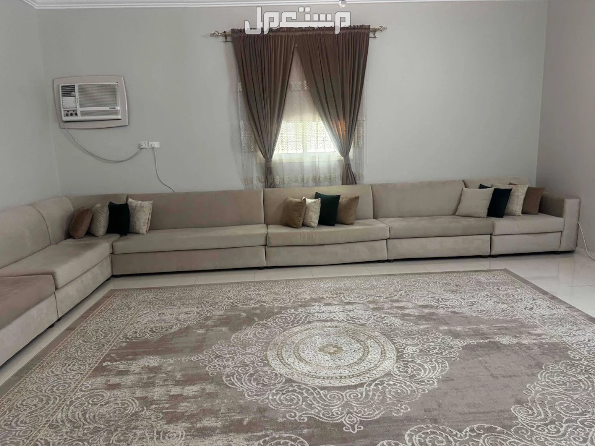 كنب مجلس في جدة بسعر ألفين ريال