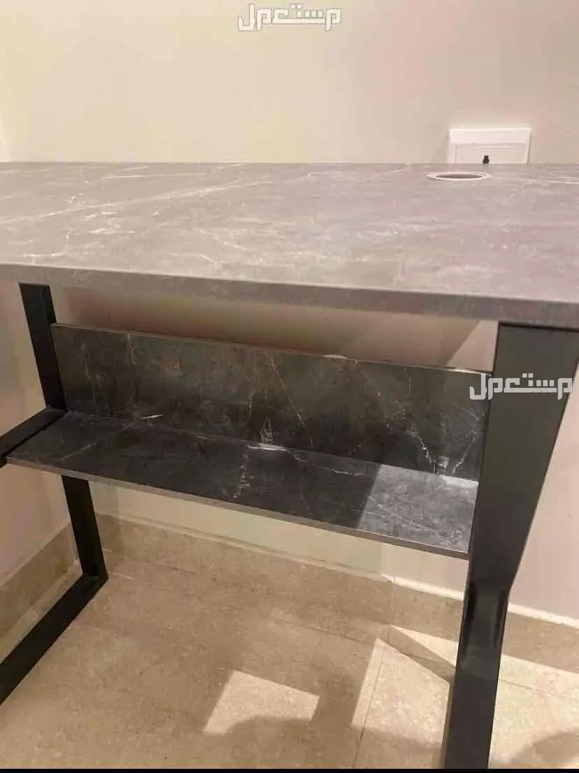 للبيع طاوله مكتب مقاس 60*80 في الدمام بسعر 120 ريال سعودي  جديده وجاهزه للاستخدام  سبب البيع : غلط في المقاس  السعر الأساسي 170  سعر البيع 120