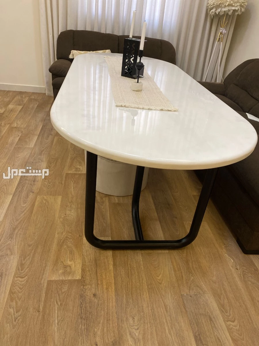 طاولة طعام من هوم سنتر في جدة بسعر 3200 ريال سعودي