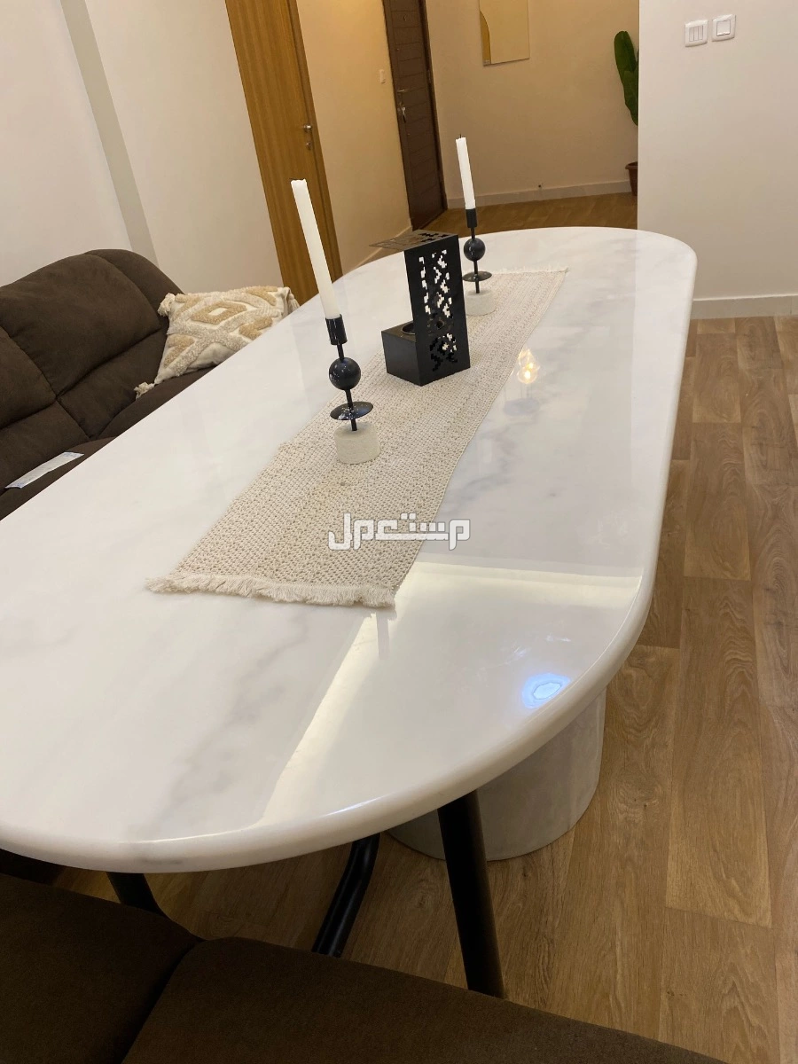 طاولة طعام من هوم سنتر في جدة بسعر 3200 ريال سعودي