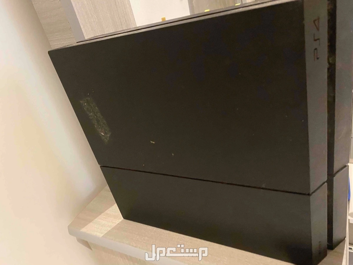 سوني 4 مستعمل استخدام 5 سنين ومافيه اي مشاكل شغال