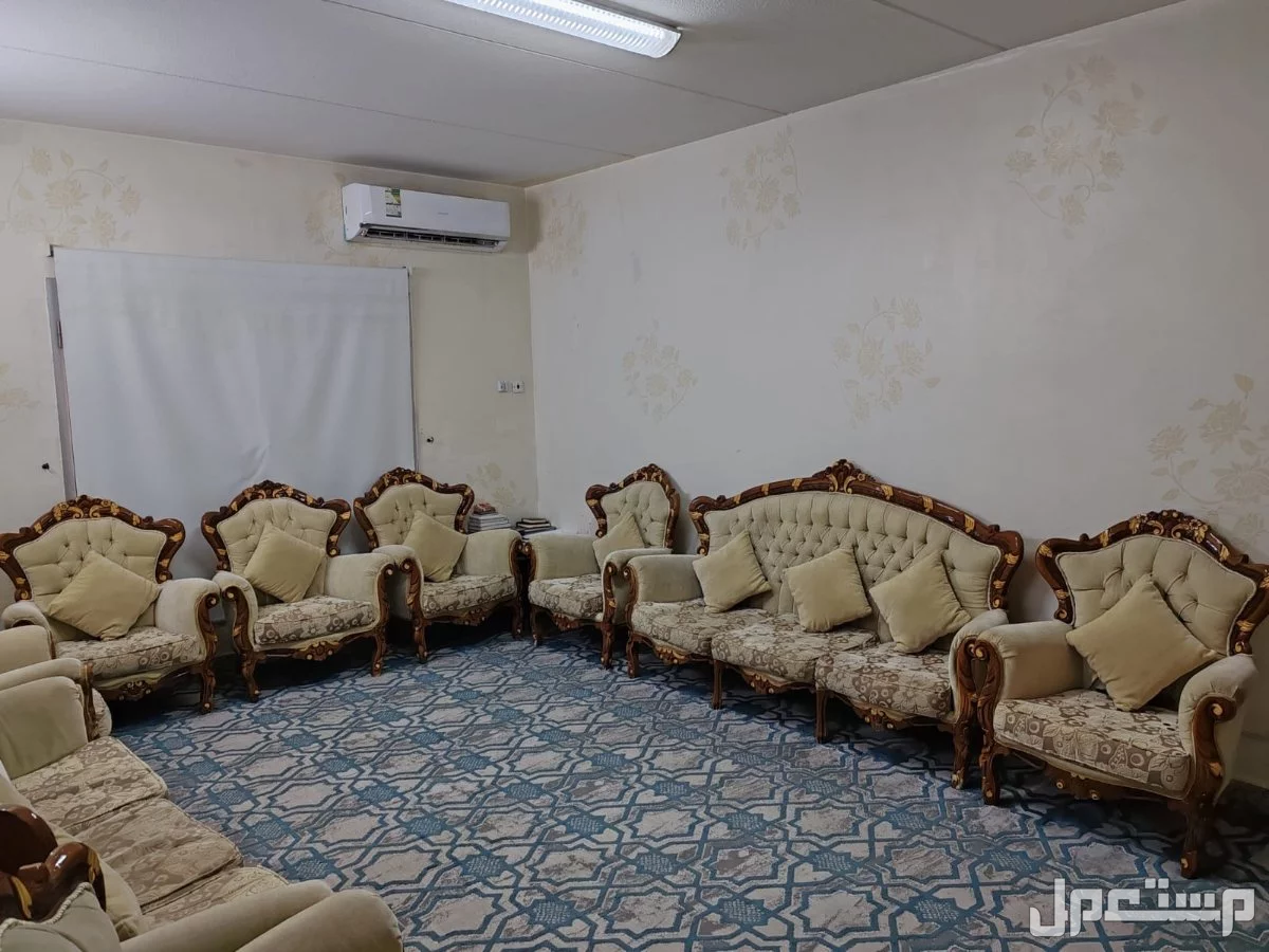 كنب مستعمل في الرياض بسعر 250 ريال سعودي