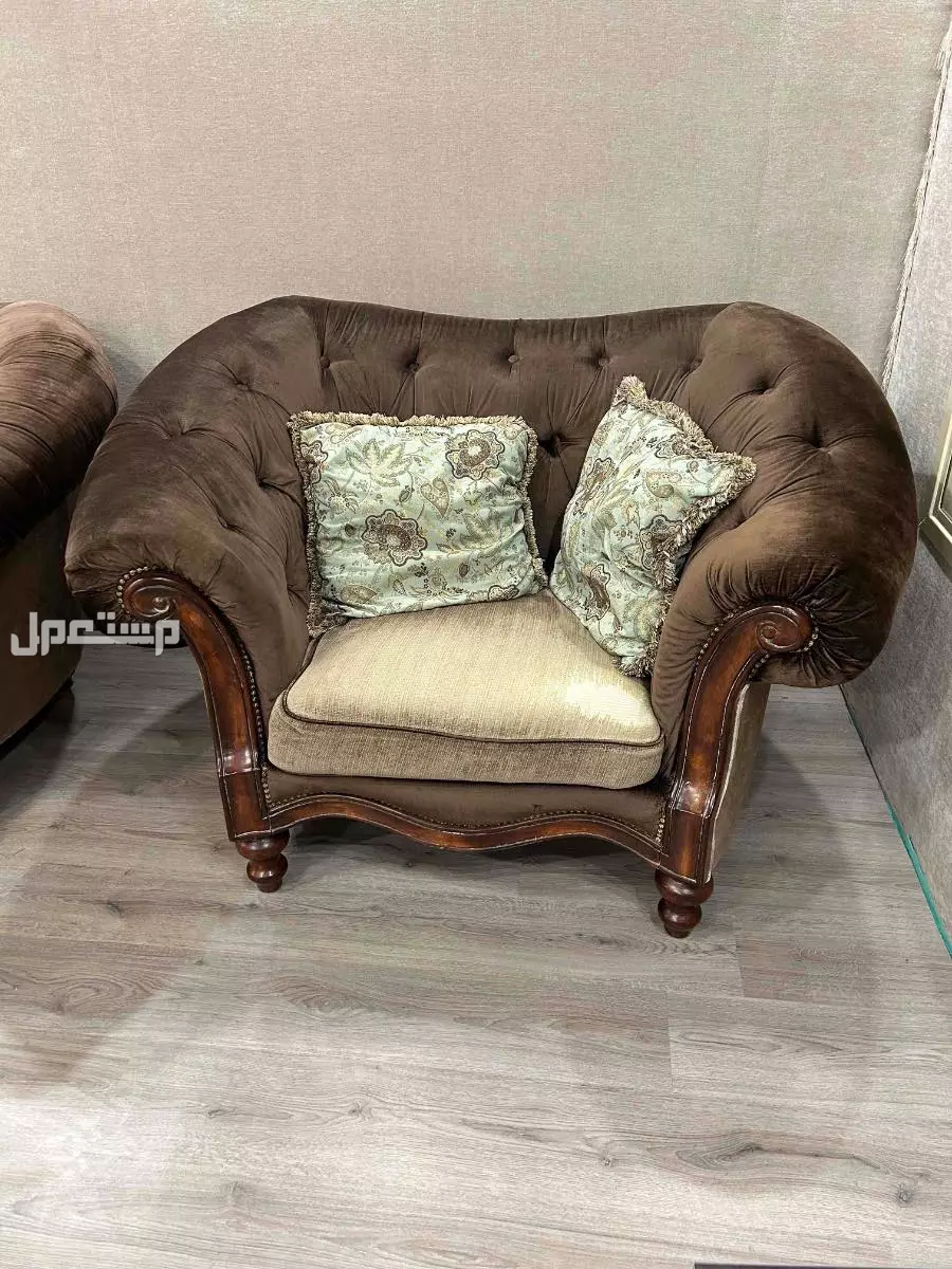 للبيع طقم كنب في الجبيل الصناعية بسعر 4000 ريال سعودي