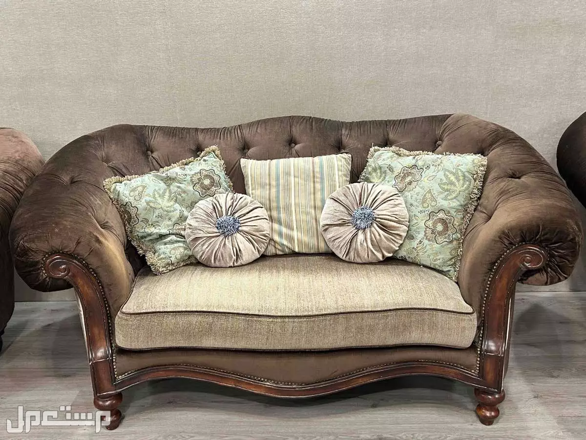 للبيع طقم كنب في الجبيل الصناعية بسعر 4000 ريال سعودي