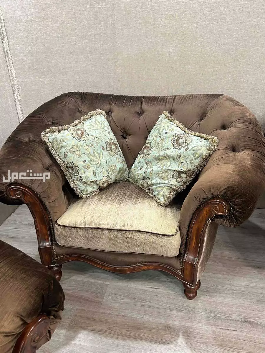 للبيع طقم كنب في الجبيل الصناعية بسعر 4000 ريال سعودي