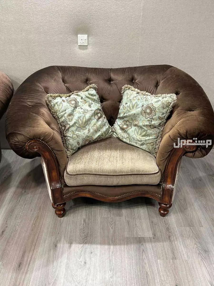 للبيع طقم كنب في الجبيل الصناعية بسعر 4000 ريال سعودي