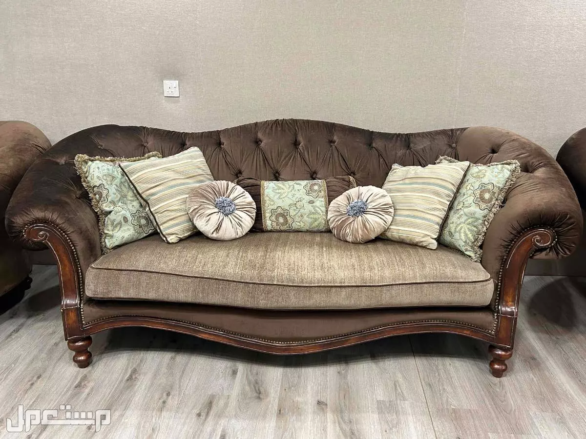 للبيع طقم كنب في الجبيل الصناعية بسعر 4000 ريال سعودي