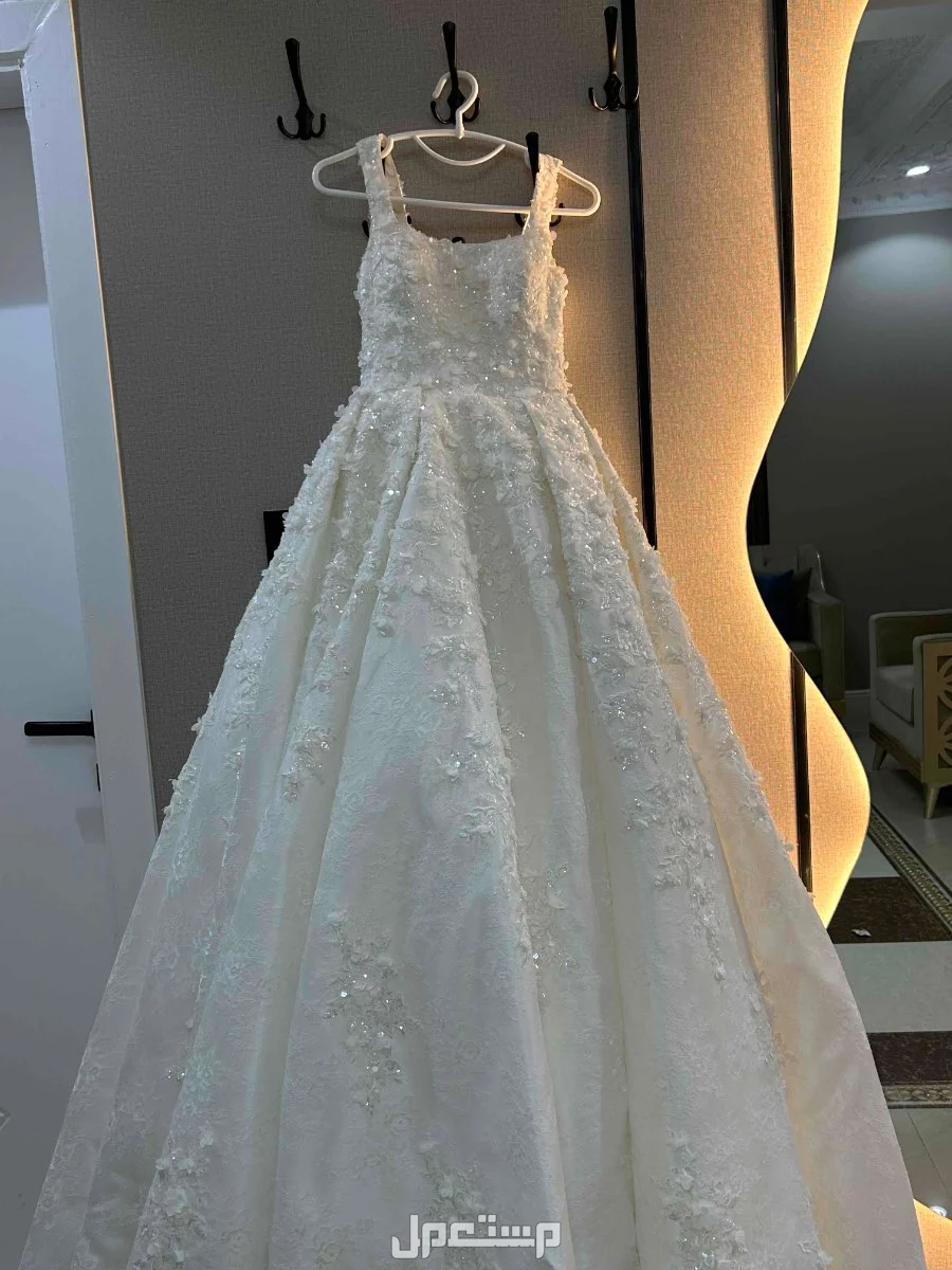 فستان زفاف راقي وفاخر  في مكة المكرمة بسعر 2500 ريال سعودي