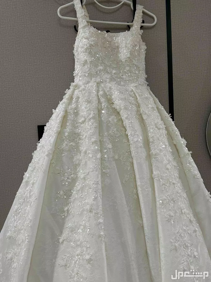 فستان زفاف راقي وفاخر  في مكة المكرمة بسعر 2500 ريال سعودي