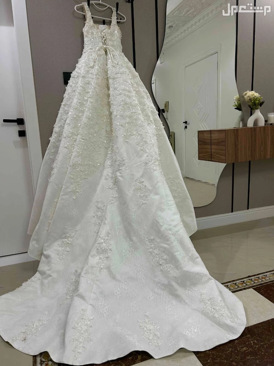 فستان زفاف راقي وفاخر في الطائف بسعر 2500 ريال سعودي
