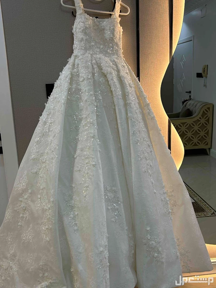فستان زفاف راقي وفاخر في الطائف بسعر 2500 ريال سعودي