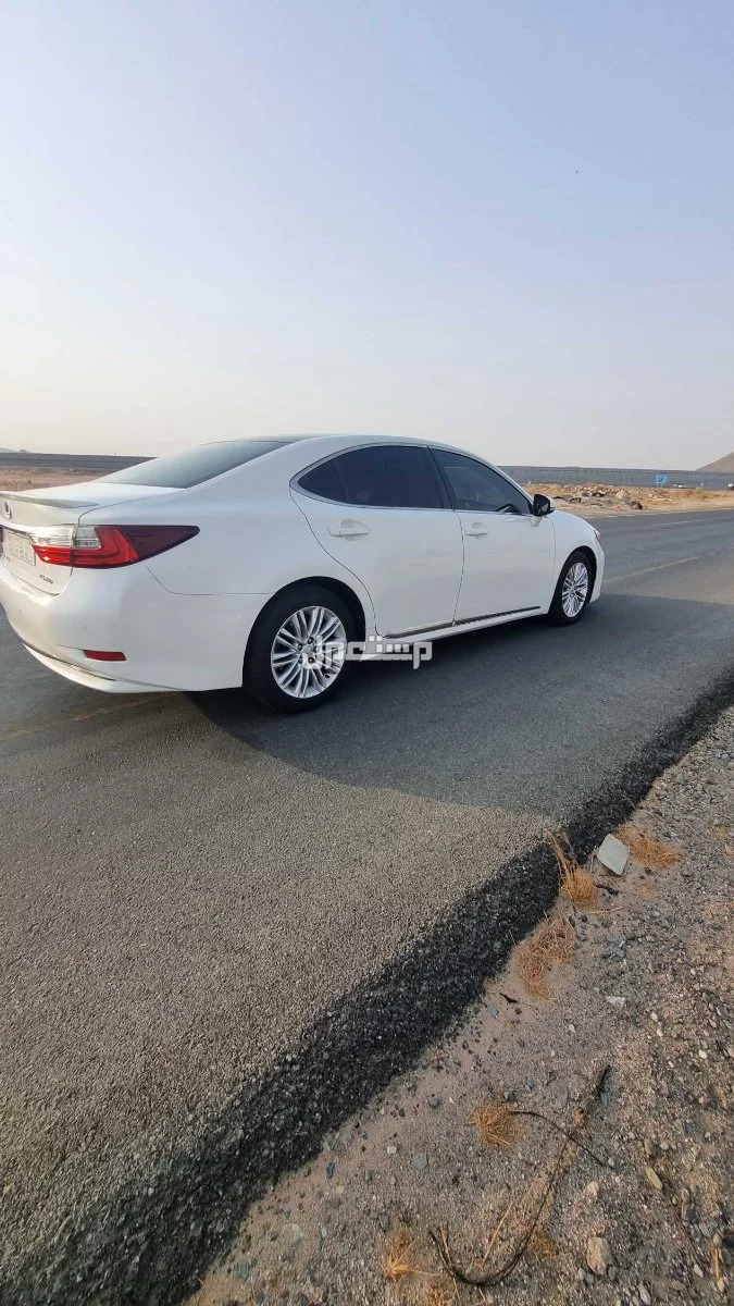 لكزس ES 2013 مستعملة للبيع في جدة بسعر 55 ألف ريال سعودي