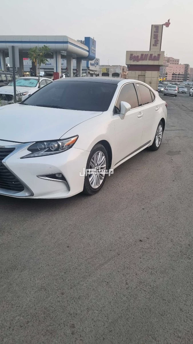 لكزس ES 2013 مستعملة للبيع في جدة بسعر 55 ألف ريال سعودي