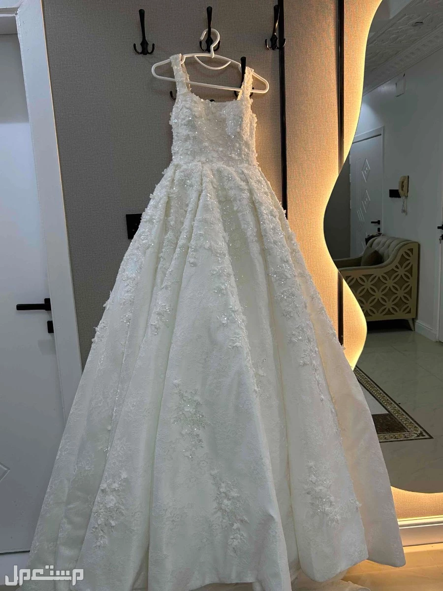 فستان زفاف وفاخرمن مكه الشرايع 2500 ريال سعودي