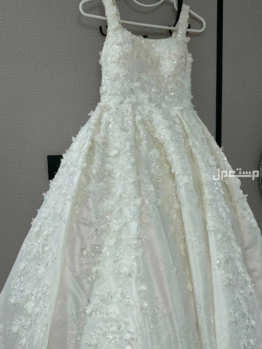 فستان زفاف وفاخرمن مكه الشرايع 2500 ريال سعودي