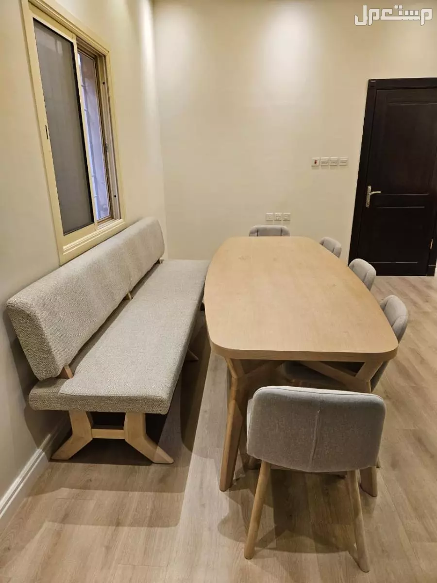 للبيع طاولة طعام مودرن 10 أشخاص