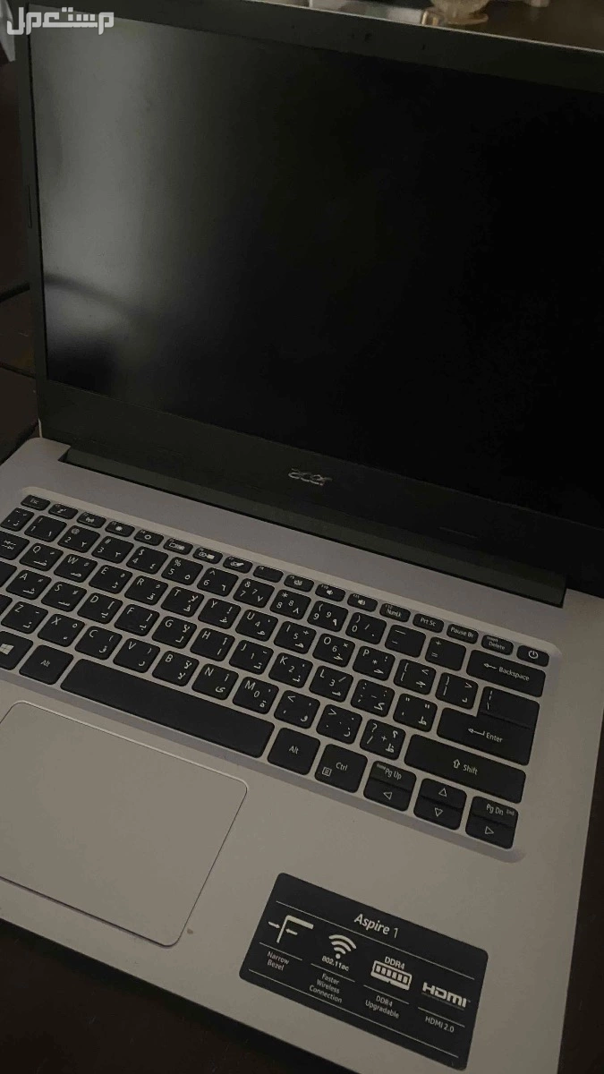 للبيع لابتوب ايسر نظيف مع شاحنه