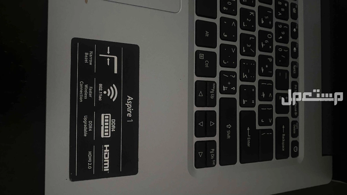 للبيع لابتوب ايسر نظيف مع شاحنه