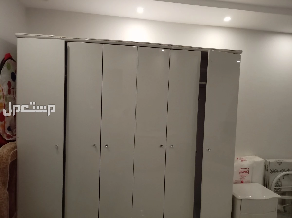 عندي للبيع غرفه نوم وغساله ومطبخ وبوتجاز واسطوانته وكنب