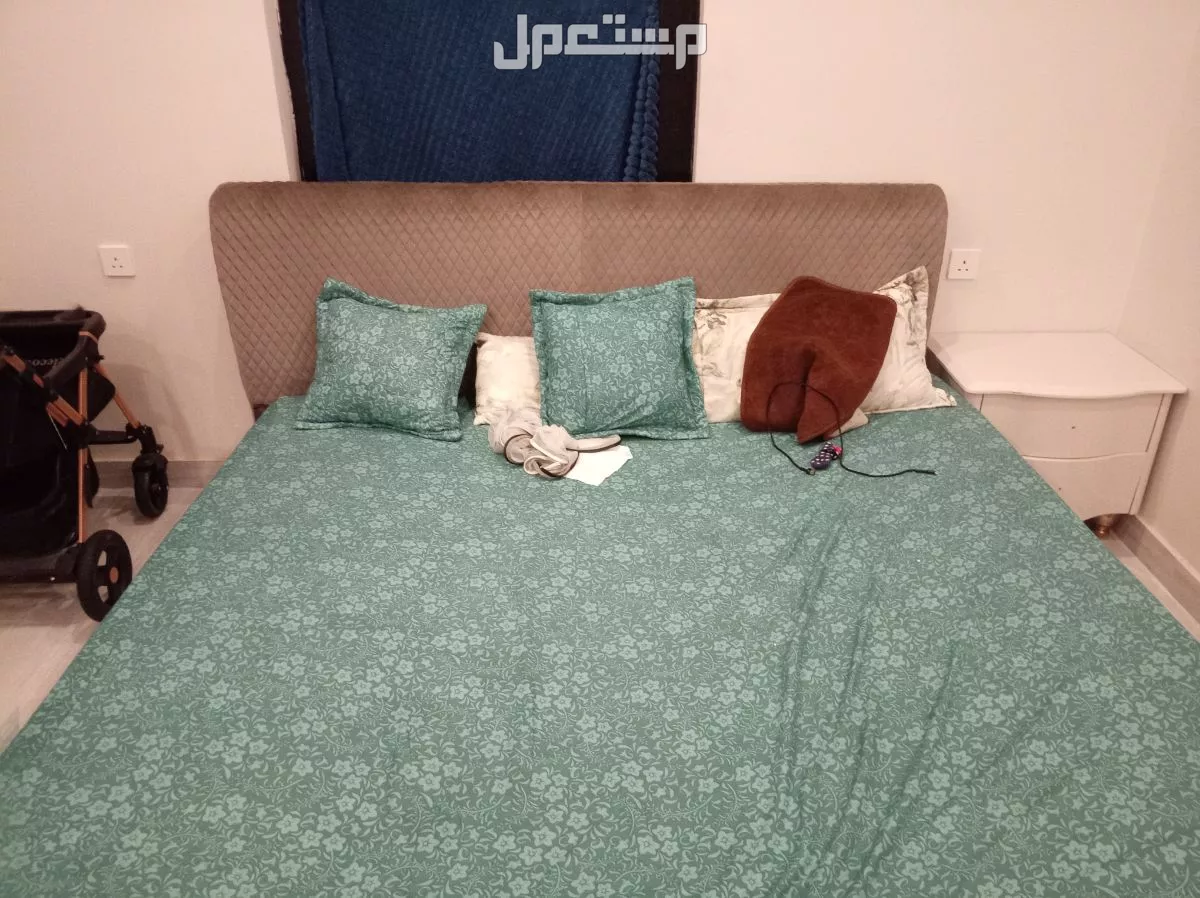 عندي للبيع غرفه نوم وغساله ومطبخ وبوتجاز واسطوانته وكنب