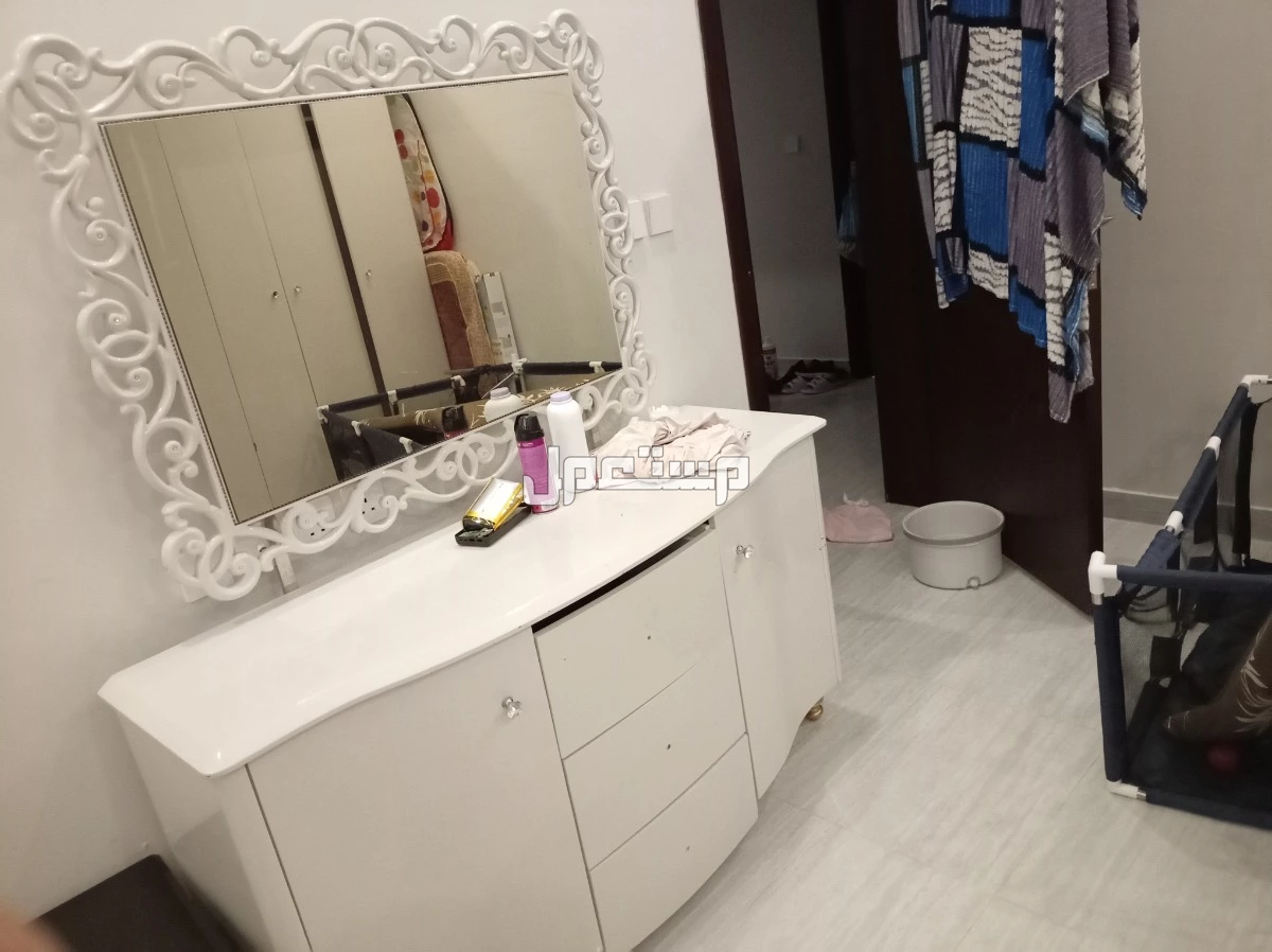 عندي للبيع غرفه نوم وغساله ومطبخ وبوتجاز واسطوانته وكنب