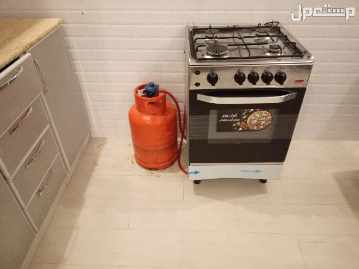 عندي للبيع غرفه نوم وغساله ومطبخ وبوتجاز واسطوانته وكنب