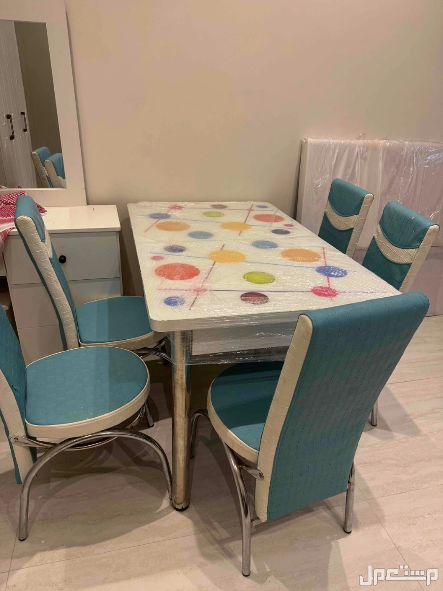 للبيع طاولة الرياض حي بدر بسعر 700 ريال
