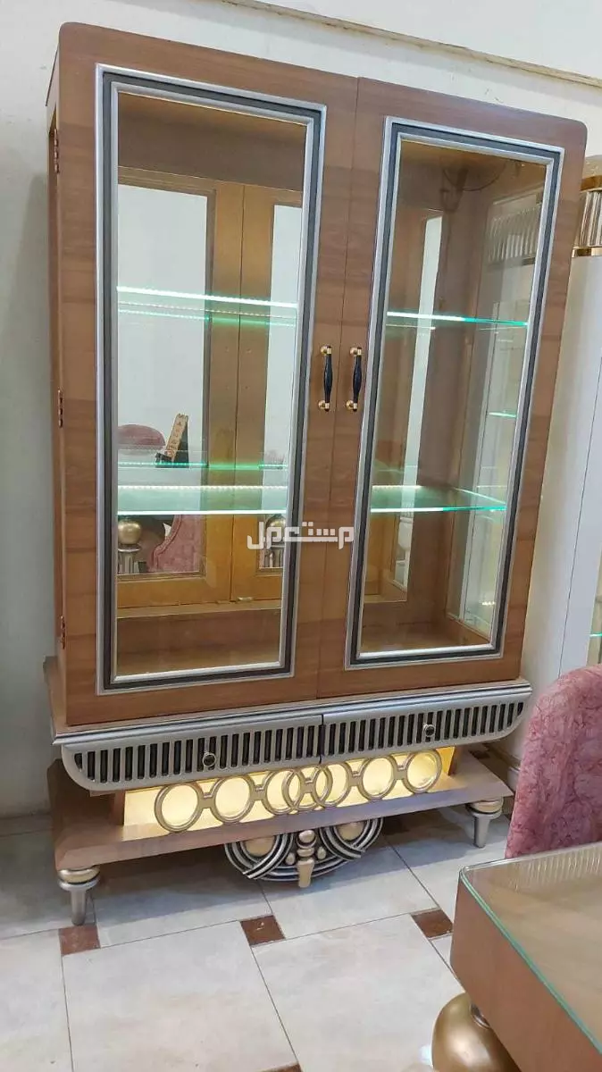 مسعمل بسيط سفره +6 كراسي +نيش بالليد  في المنصورة بسعر 18 ألف جنيه مصري