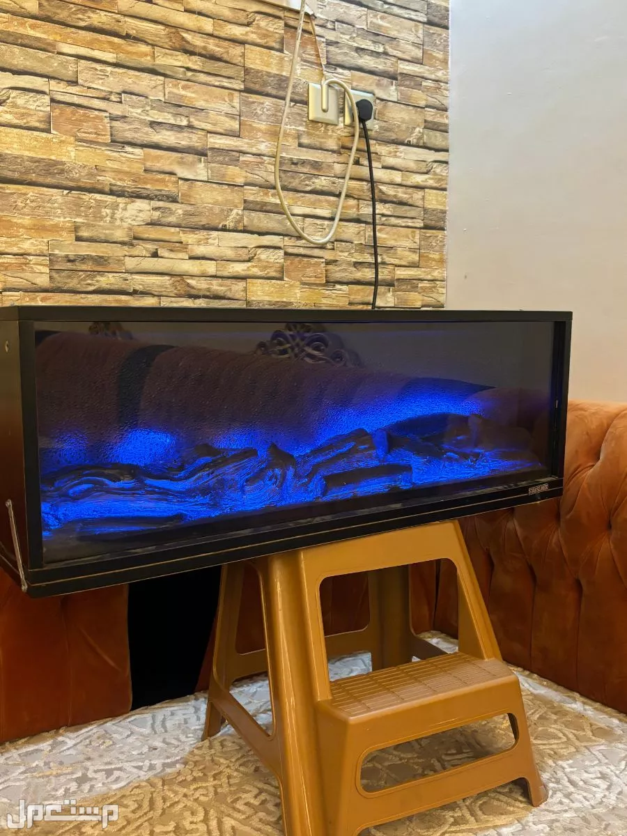 دولاب ملابس مع بعض قطع  الاثاث الاخرى