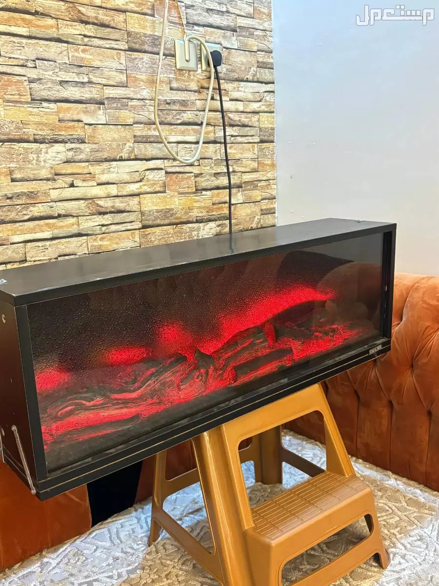 دولاب ملابس مع بعض قطع  الاثاث الاخرى